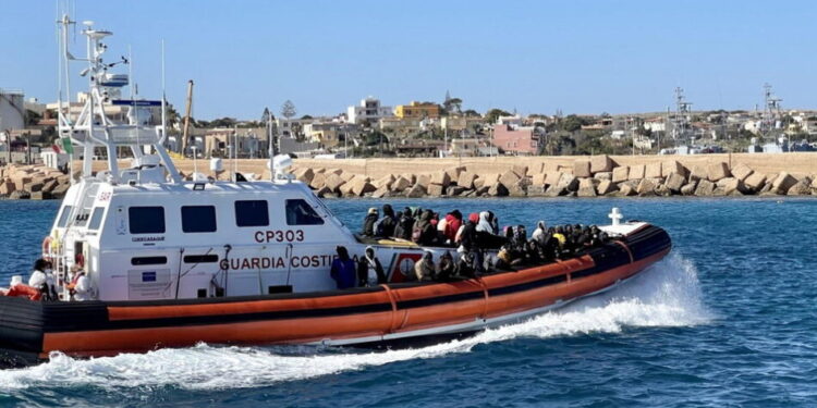 FLUKSI I EMIGRANTËVE/ Italia shpall gjendjen e jashtëzakonshme për 6 muaj