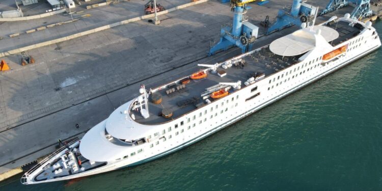 “BUKUROSHJA E ADRIATIKUT” çel sezonin turistik në Durrës, sjell 134 turistë francezë