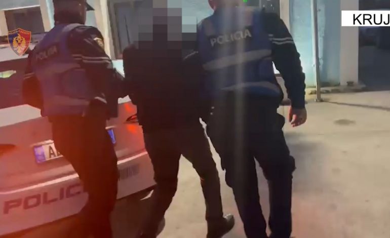 E PËSON KEQ/ U kap me automatik dhe municione, pranga 64-vjeçarit në Krujë