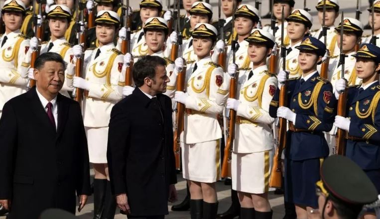 LUFTA NË UKRAINË/ Macron i kërkon ndihmë Xi: E di që mund të mbështetem tek ju për të sjellë në vete Rusinë