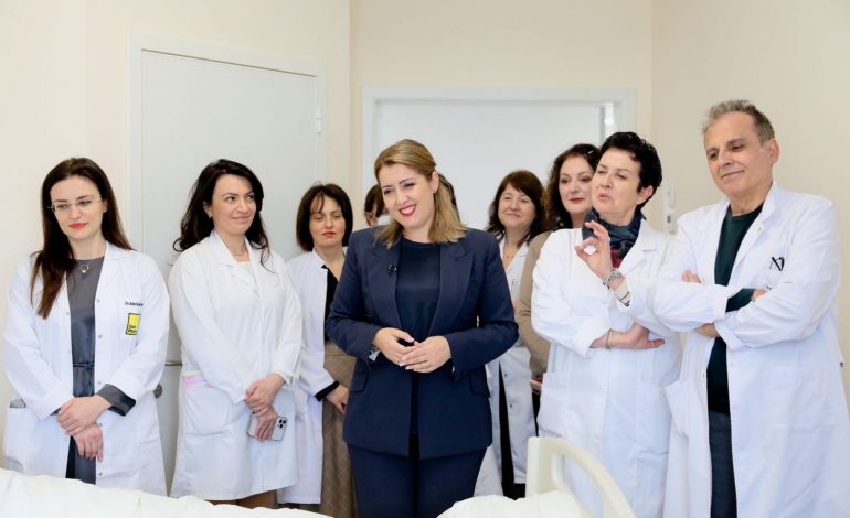 HAPEN 7 SHËRBIMET E PARA NË SPITALINQENDROR NË QSUT/ Manastirliu: Shërbime ultramoderne, do të rritet cilësia!