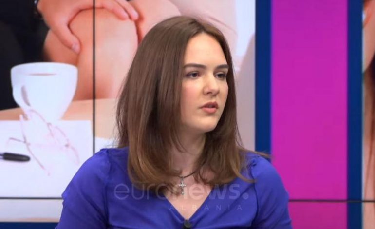 “MË PREKTE…”/ Studentja rrëfen makthin: Ja si më ngacmoi seksualisht menaxheri i firmës ku punoja