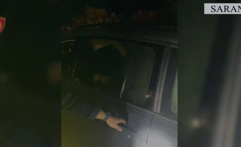 E PËSOJNË KEQ/ Transportuan emigrantë me tre makina të ndryshme, tre të arrestuar në Sarandë