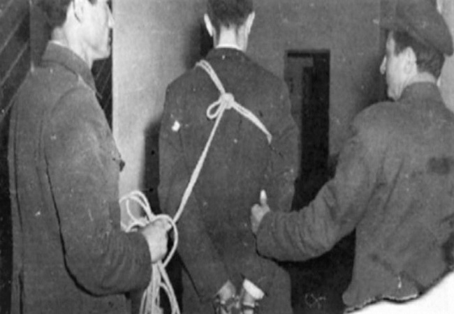 DOSSIER/ Historia e pabesueshme e komunizmit: Pas batareve, Nika me togën e pushkatimit iu afrua varrit…