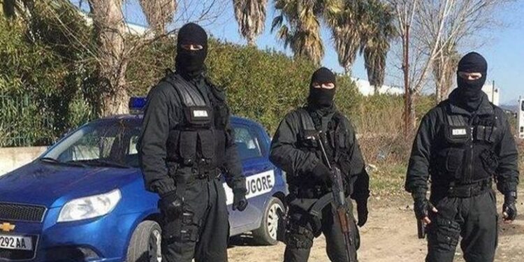 NË KERKIM TË SUEL ÇELËS? RENEA ‘zbarkon’ në Elbasan dhe rrethon tregun agroushqimor në pronësi të babait të tij