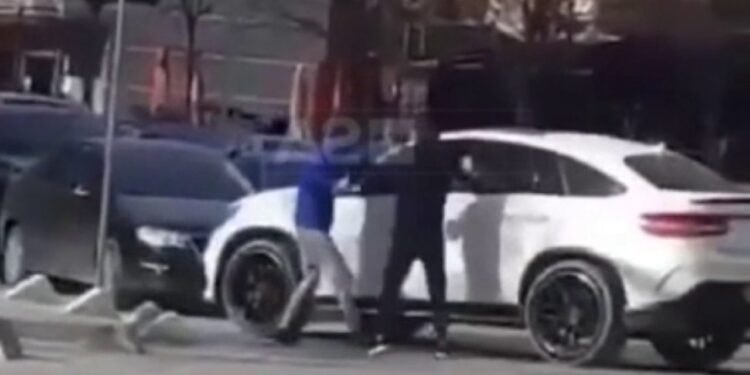 PLAS SHERRI ME GRUSHA MES DISA PERSONAVE NË NJË LOKAL/ Në pranga një 36-vjeçari në Vlorë