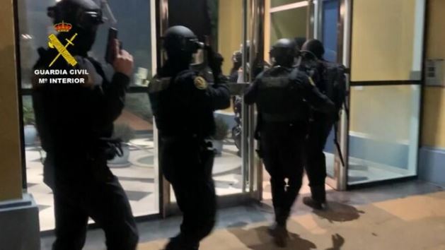 TRAFIK NDËRKOMBËTAR KOKAINE/ Shkatërrohet banda kriminale që drejtohej nga klani shqiptar ‘Farruku’, 20 urdhër-arreste