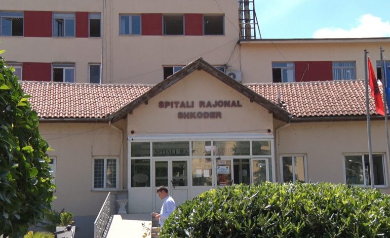 DETAJET E PARA/ Bie zjarr në spitalin e Shkodrës, evakuohen pacientët