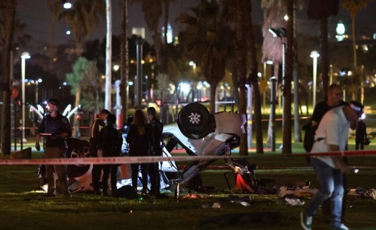 SULM TERRORIST NË TEL AVIV/ Një automjet hyn mes turmës, të shtëna me armë, humb jetën turisti italian