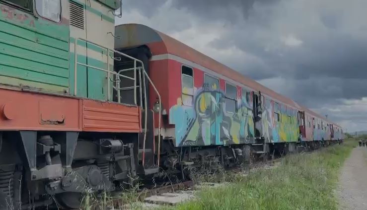 AKSIDENT NË LEZHË/ Treni përplas një grua, transportohet në gjendje të rëndë në spital
