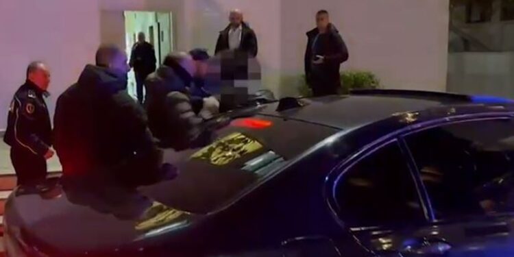 OPERACIONI “MESNATA”/ Lëvizte i armatosur, arrestohet 23-vjeçari në Tiranë