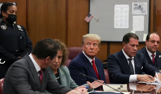 PËRBALLET ME 34 AKUZA/ Çfarë mund të ndodhë pas padisë kundër ish-Presidentit Trump?