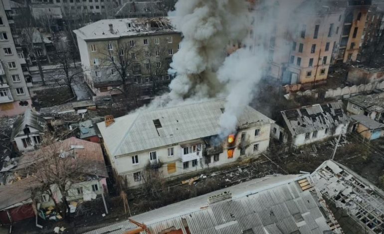 LUFTA/ Rusia nuk ndalon agresionin në Zaporizhzhia, trupat e Moskës shkatërrojnë depot me armë