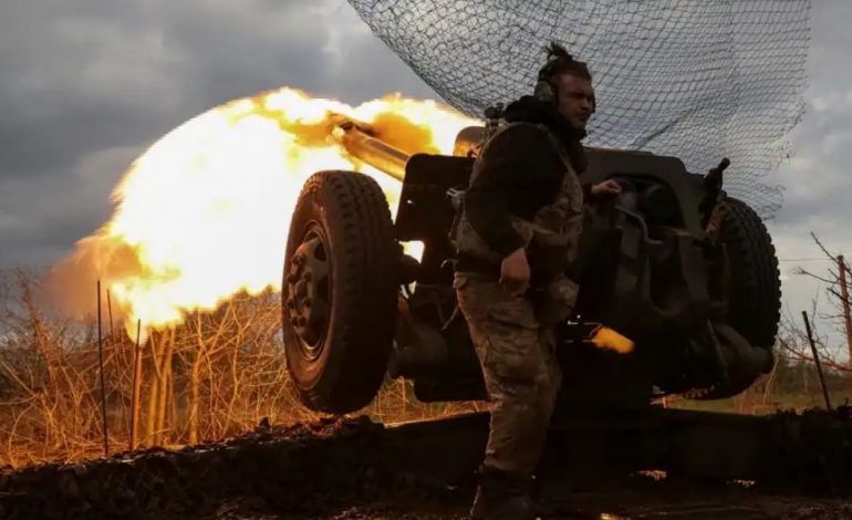 “KA LUFTIME TË ASHPËRA”/ Ukraina: Rusia po përqendron përpjekjet në sulmin ndaj Bahmutit