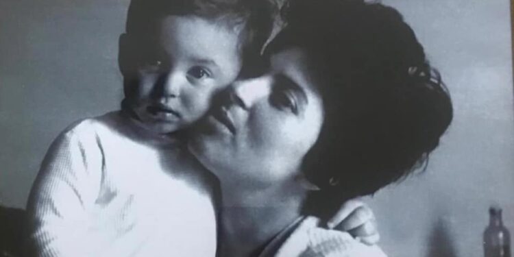 TREGON INCIDENTIN BRENDA FAMILJES/ Rama: Daja më goditi nënën me shpullë për fundin e shkurtër, gjyshi e përzuri nga shtëpia