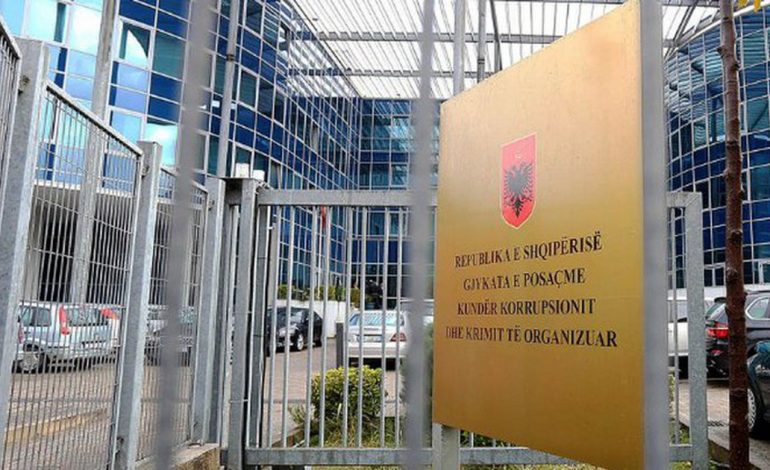 “MOS FOL ME TELEFON SE JU HA DREQI”/ Përgjimet që fundosën kultivuesit e drogës në Krujë, komunikonin me ‘Walky-Talky’