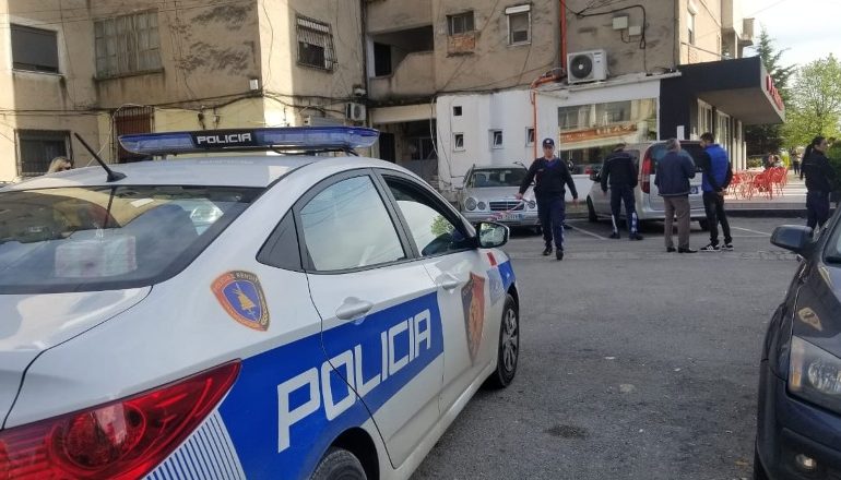 E RËNDË NË TEPELENË/ 16-vjeçari plagoset me armën e shërbimit të babait! Pezullohet polici