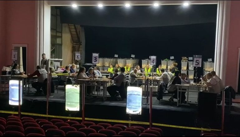 QARKU FIER/ PS kryeson në 6 bashkitë! Në 1 bashki, Berisha-Meta të tretët