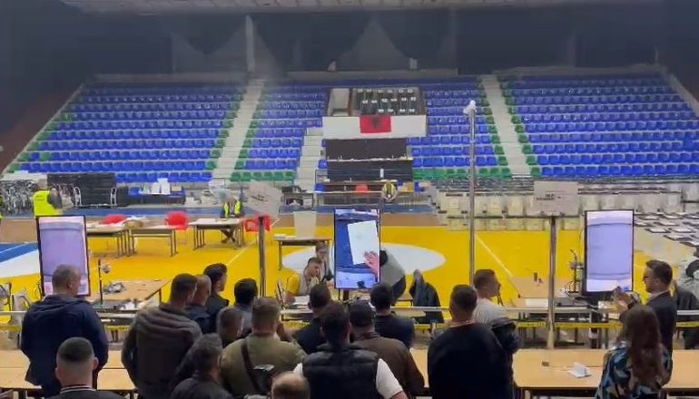 KËSHILLAT, QARKU KORÇË/ PS merr Pustecin dhe Kolonjën! Socialistët kryesojnë edhe në bashkitë e tjera
