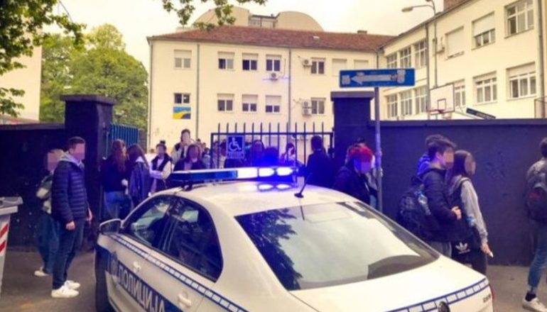 SERBI/ I riu 15-vjeçar përhap panik në shkollën e tij, kërcënon se do vrasë gjithë klasën dhe mësuesit