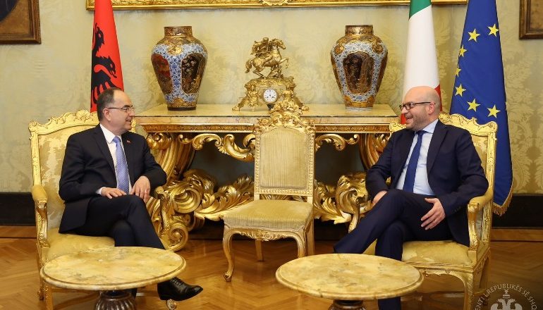 VIZITA DY DITORE NË ITALI/ Begaj pritet nga presidenti i Dhomës së Deputetëve! Diskutime për rolin e Shqipërisë për…