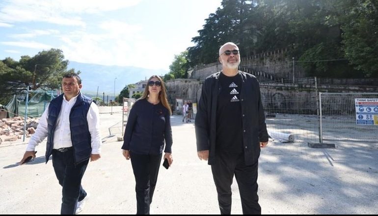 PËRFUNDON PARKIMI NËNTOKSOR NË GJIROKASTËR/ Rama: Do t’i japë frymëmarrje të re qytetit të Argjiros