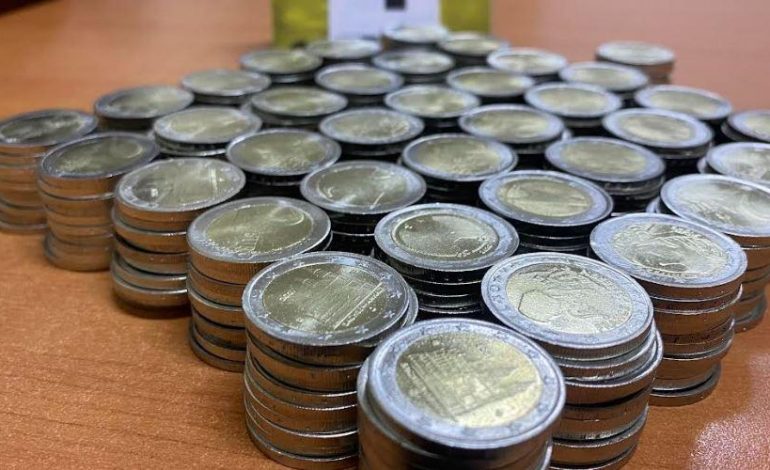 NDODH EDHE KJO! Shqiptari blen 740 euro ushqime me monedha false, merret në hetim