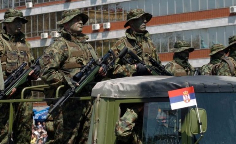 TENSIONET NË VERI/ Ministri serb: Dislokimi i ushtrisë serbe do të përfundojë deri në orën 14:00