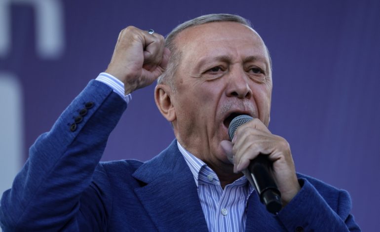 ZGJEDHJET NË TURQI/ Fitorja “e sigurt” e Erdoganit me gati 8% diferencë, sipas sondazheve të fundit
