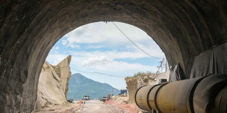 RRUGA E ARBRIT/ Rama: Hapja e Tunelit të Murrizit po përfundon, po punohet në metrat e fundit