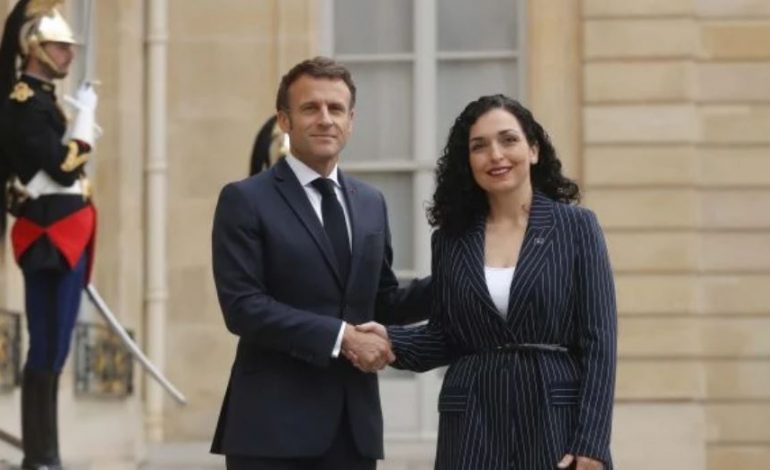 SITUATA E TENSIONUAR NË VERI/ Kurti në Bratislavë, Macron flet për një takim Osmani-Vuçiç në Moldavi
