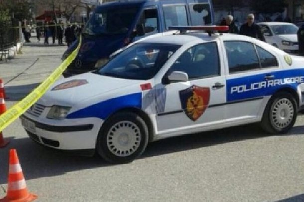 AKSIDENT NË AKSIN “FIER-PATOS”/ Autobusi përplaset me “Skoda-n”, pasagjerja përfundon në spital