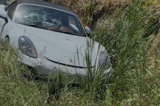 HUMBI KONTROLLIN E MJETIT DUKE PLAGOSUR RËNDË MIKESHAT E SAJ/ Arrestohet 20-vjeçarja në Shkodër