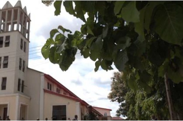 E RËNDË/ Banda të armatosura rrëmbejnë 40 persona nga një kishë