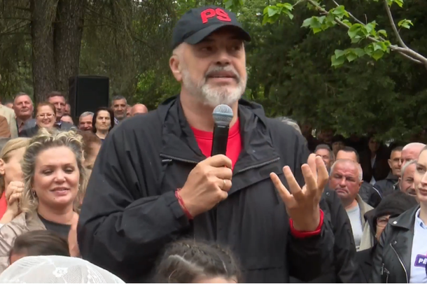 FUSHATA/ Rama në Mat: Amanet për gratë e të djathtëve, nëse nuk i bindni burrat më 14 maj, mbyllini në shtëpi