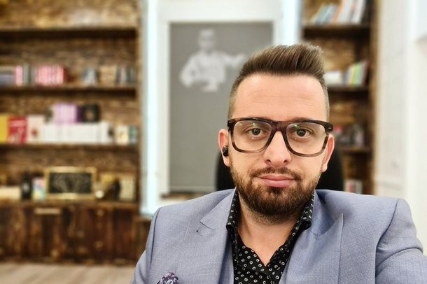 DHUNA NDAJ ERJON ISAIT/ Reagon koalicioni “Bashkë Fitojmë”: Ndërhymë sepse po jepnin para për vota