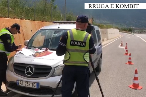 POLICIA ME DORË TË HEKURT/ Fluks gjobash, ndëshkohen 2400 shoferë, 6 në pranga