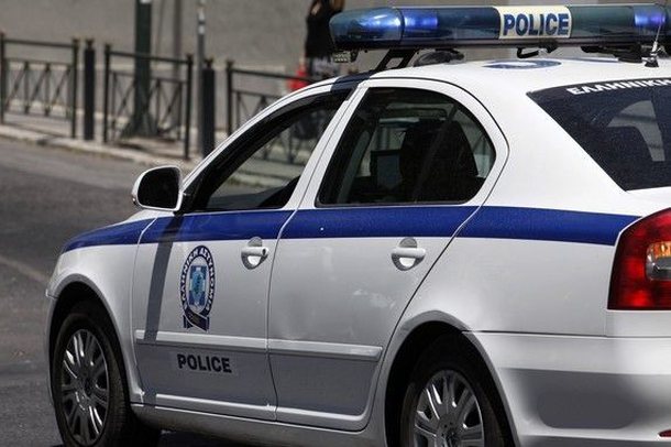 SHERR ME MËSUESEN/ Nxënësi 17-vjeçar e qëllon me armë në këmbë