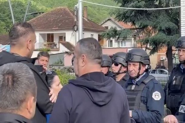 TENSIONE TË DHUNSHME NË VERI/ Reagon Policia e Kosovës: Protestuesit hodhën gaz lotsjellës