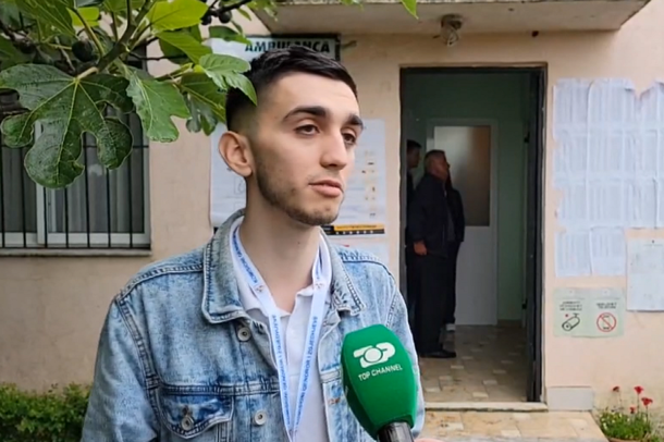 “ËNDRRA IME ËSHTË TË JEM KRYEMINISTËR”/ Habit kryetari i komisionit në qendrën e votimit në Maminas
