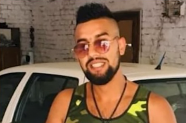 “DJALIT I KANË THYER KËMBËT”/ Ndërroi jetë pas arrestimit, familjarët e Jani Rustemit dalin në protestë