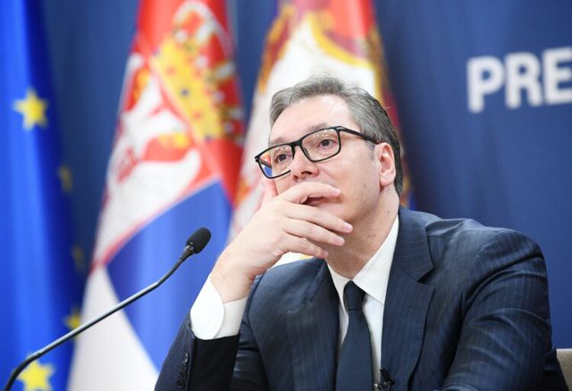 PAS SUSLMEVE NË SERBI/ Vuçiç: Janë dorëzuar 3 mijë armë pa leje