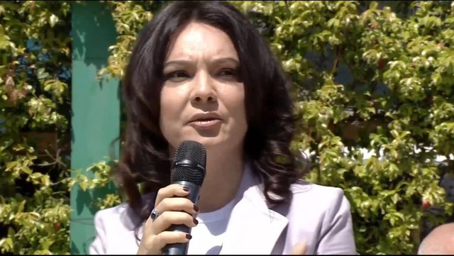 BETEJA PËR SHKODRËN/ Elisa Spiropali, thirrje Bardh Spahisë: Shiko Kamzën, merr frymë dhe përgatitu