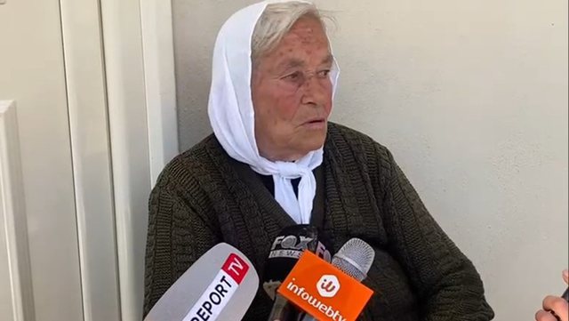 “ISHIN 2 MOTRAT, NJËRA E SHTRIRË NË TOKË, TJETRA E MBULUAR ME GJAK”/ Flet fqinja e 44-vjeçares që u vra me sëpatë nga kunati