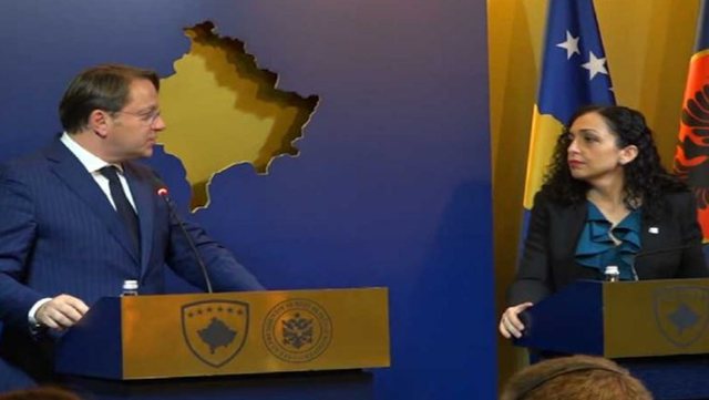 TAKIMI ME VJOSA OSMANIN/ Varhely: Kosova dhe Serbia të zbatojnë të gjitha marrëveshjet