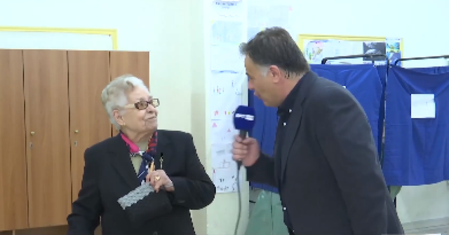ZGJEDHJET NË GREQI/ Batuta epike e gjyshes greke: Shpresoj të jetë hera e fundit që votoj