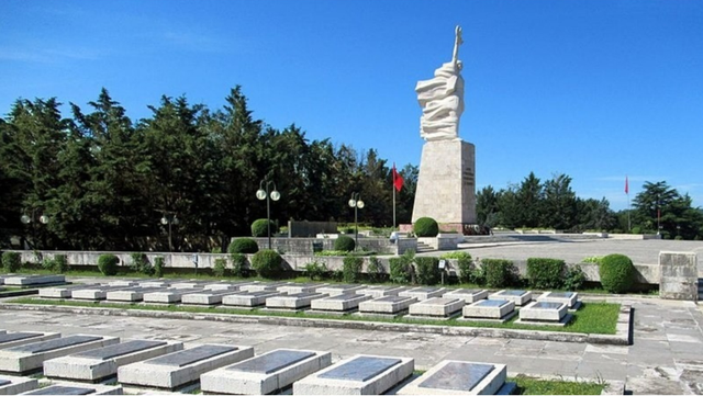 SOT 5 MAJI, DITA E DËSHMORËVE/ Shqipëria nderon heronjtë që dhanë jetën për lirinë