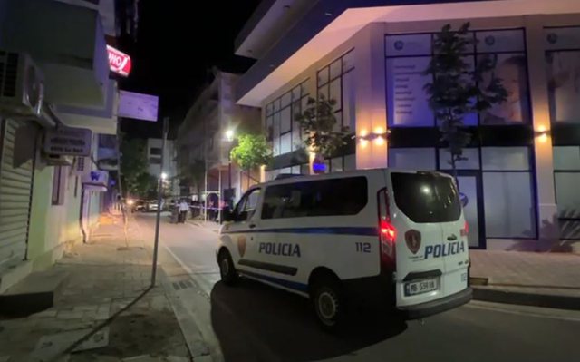 PLAGOSJE ME ARMË ZJARRI NË LEZHË/ 22-vjeçari transportohet në spital (EMRI)