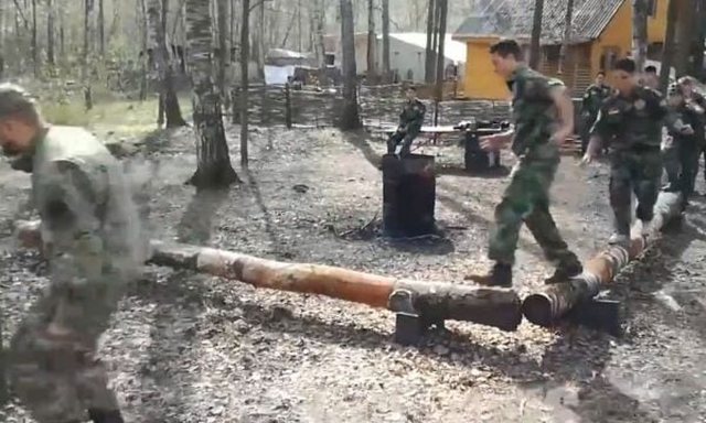 SERBIA PO PËRGATITET PËR LUFTË? Eksperti i sigurisë ngre alarmin: Po stërvit të mitur…