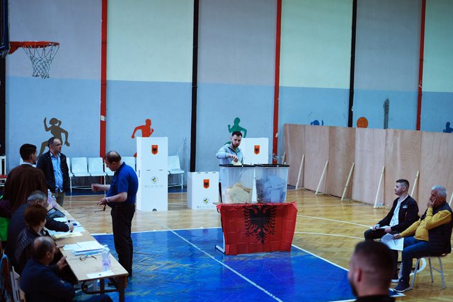 SHIFRAT/ Votuesit e rinj braktisën në masë votimet e 14 majit